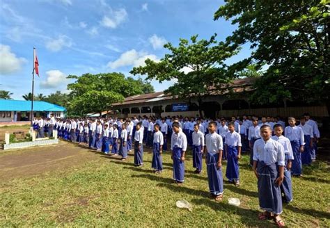 Final Schools ကျောင်းသားများသည် İhlas သတင်းအေဂျင်စီတွင် သမိုင်းဝင်နေရာများတွင် Çanakkale Folk Song ကို သီဆိုခဲ့ကြသည်။